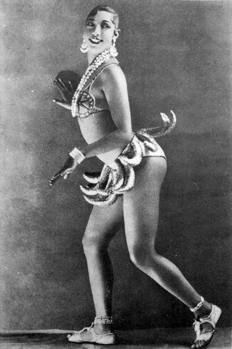 Josephine Baker in haar iconische 'bananenrokje'.