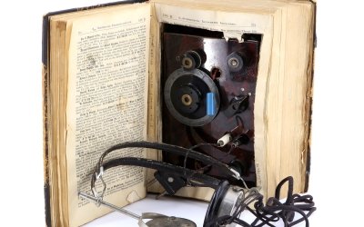 Radio verstopt  in boek