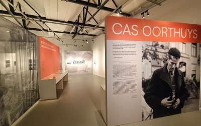 De tentoonstelling Cas Oorthuys, verzetsfotograaf