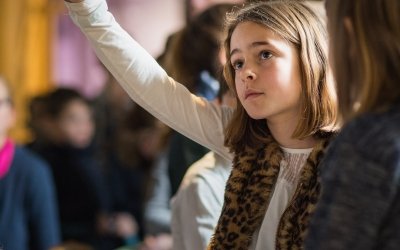 Foto van bezoekers aan Verzetsmuseum Junior