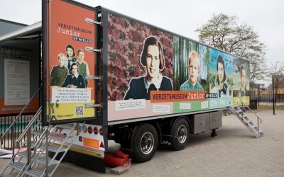 Trailer van Verzetsmuseum Junior op wielen