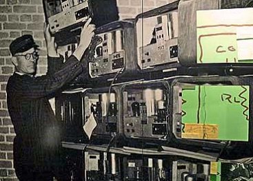 Wand in het museum over het inleveren van radio's